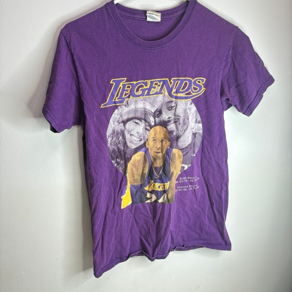 Kobe and Gianna Bryant memorial T-shirt by Gildan size small